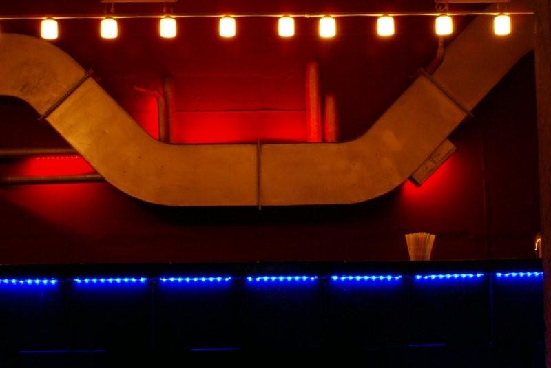 bar aus lüftungsteilen und stahl Bernd Albert 2008